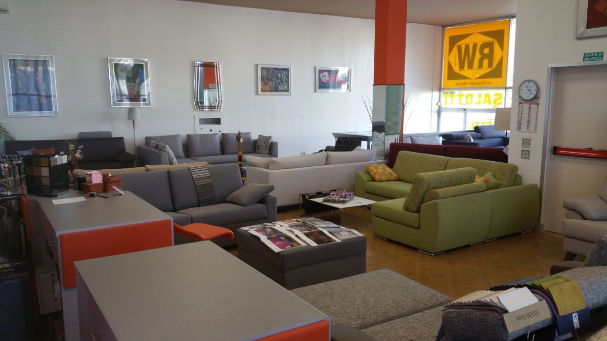 Divani imbottiti lineari e ad angolo