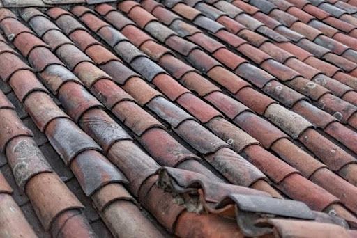Roof Repair vs Replacement