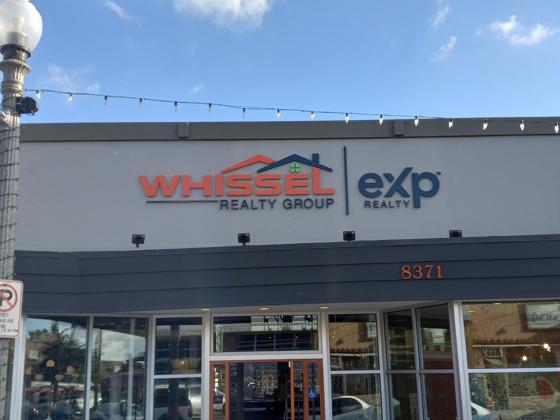 A building with a sign that says whissel realty group