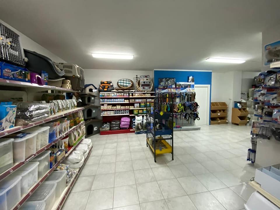 negozio di cibo e accessori per animali domestici
