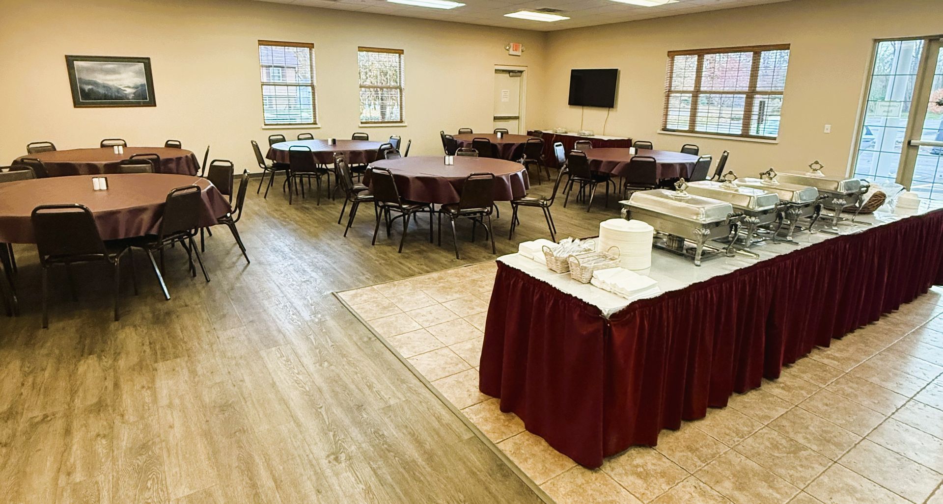 A picture of the Anthony Funeral Home and Crematory luncheon room. 