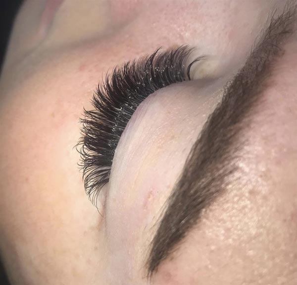 Lengthened and coloured eyelashes
