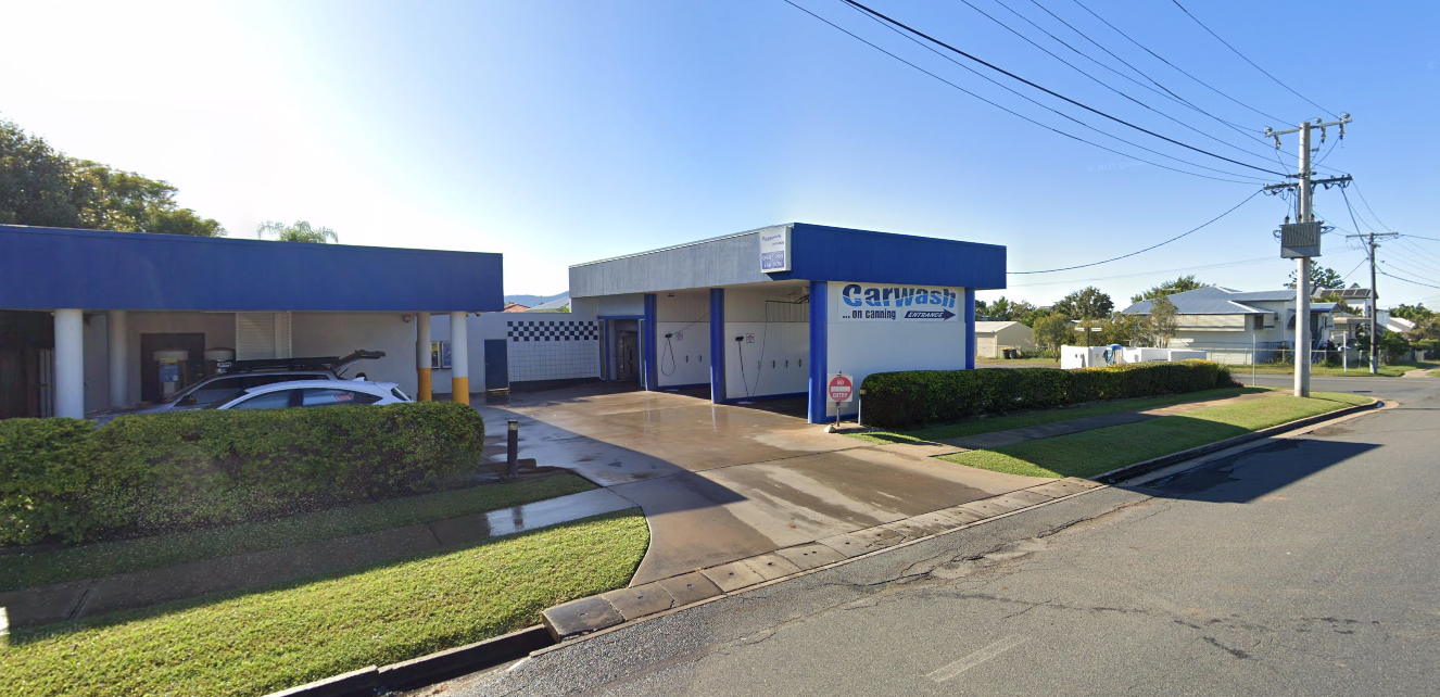 A Car Wash Machine That Says Please Hang Hose Here — Carwash On Canning In Allenstown, QLD
