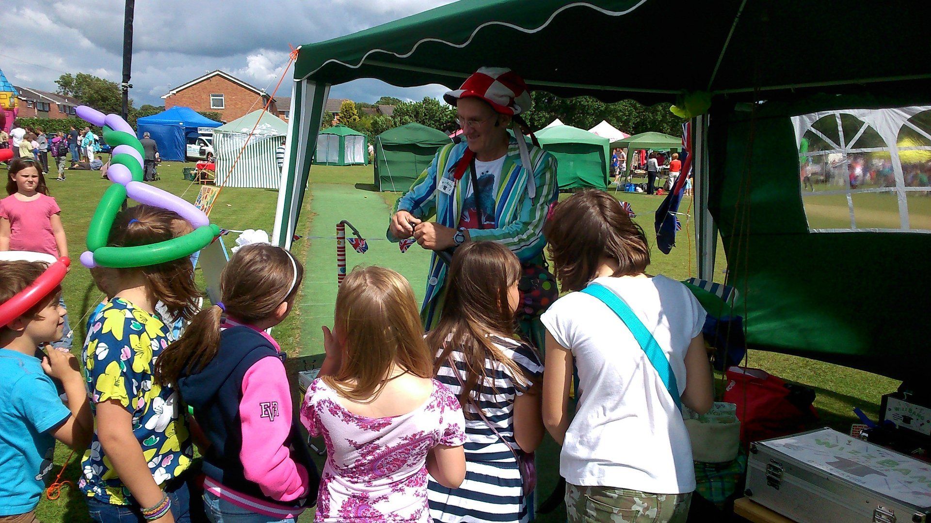 Balloon twisting for parties and outdoor events