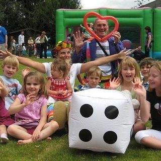 Kids Entertainer , Balloon twister for outdoor events