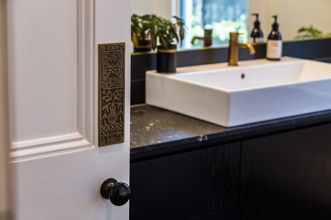 A bathroom with a sink and a mirror.