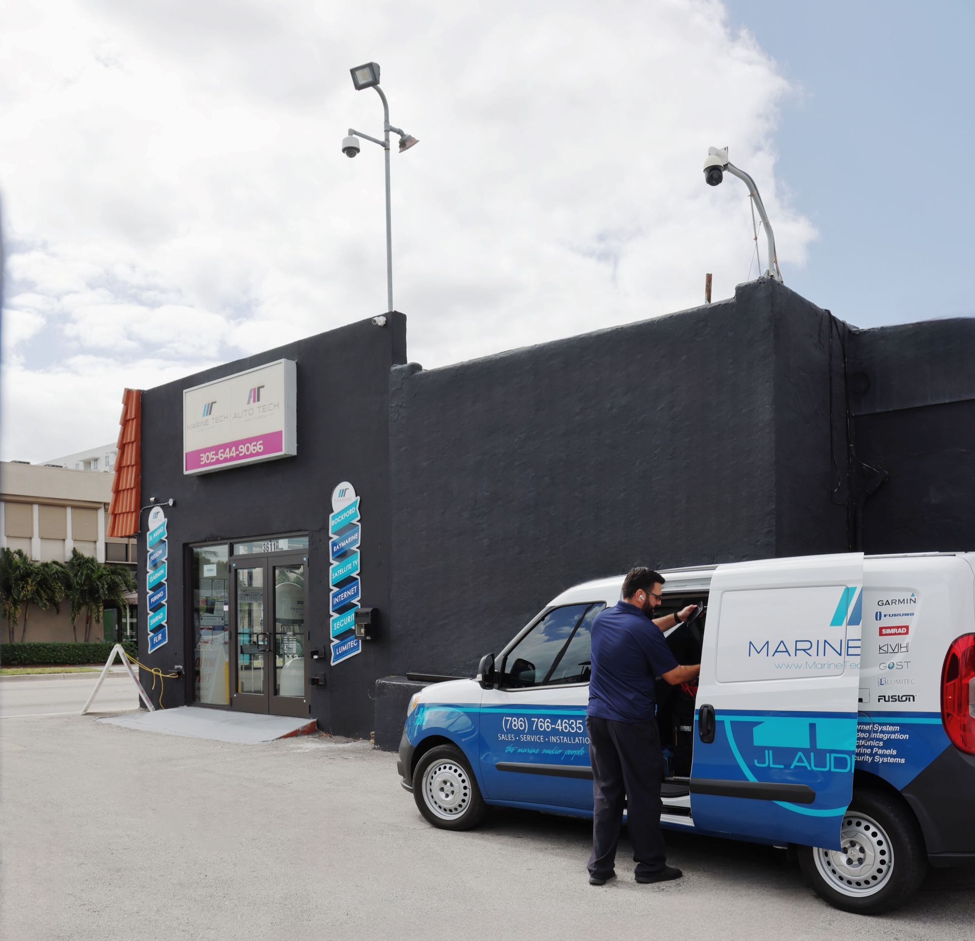 A blue and white van with the word marine on it