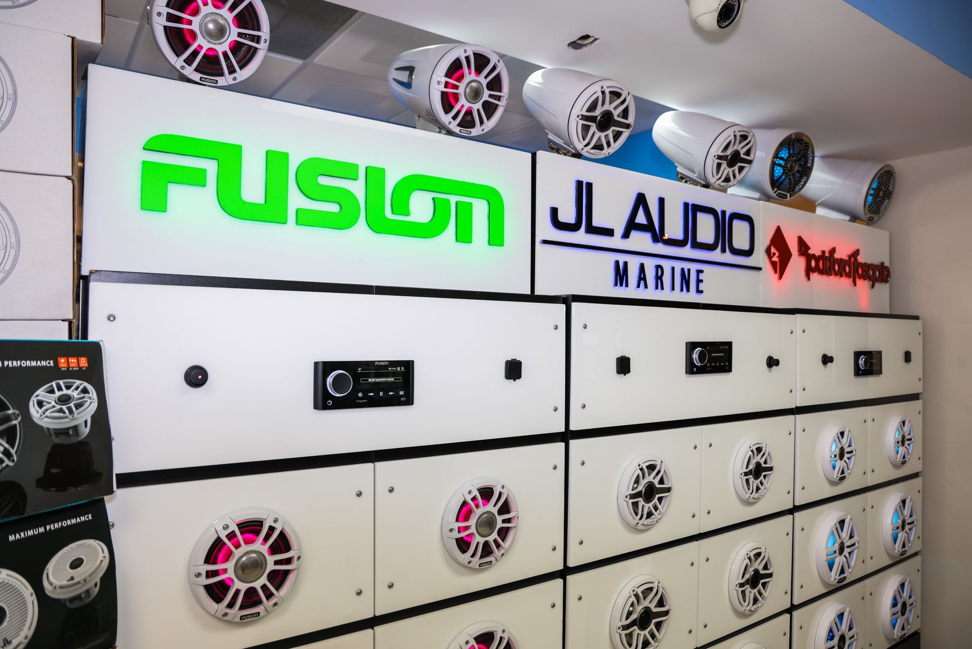 A display of fusion and jl audio marine speakers