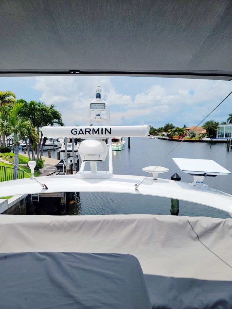 A boat with a garmin antenna on top of it