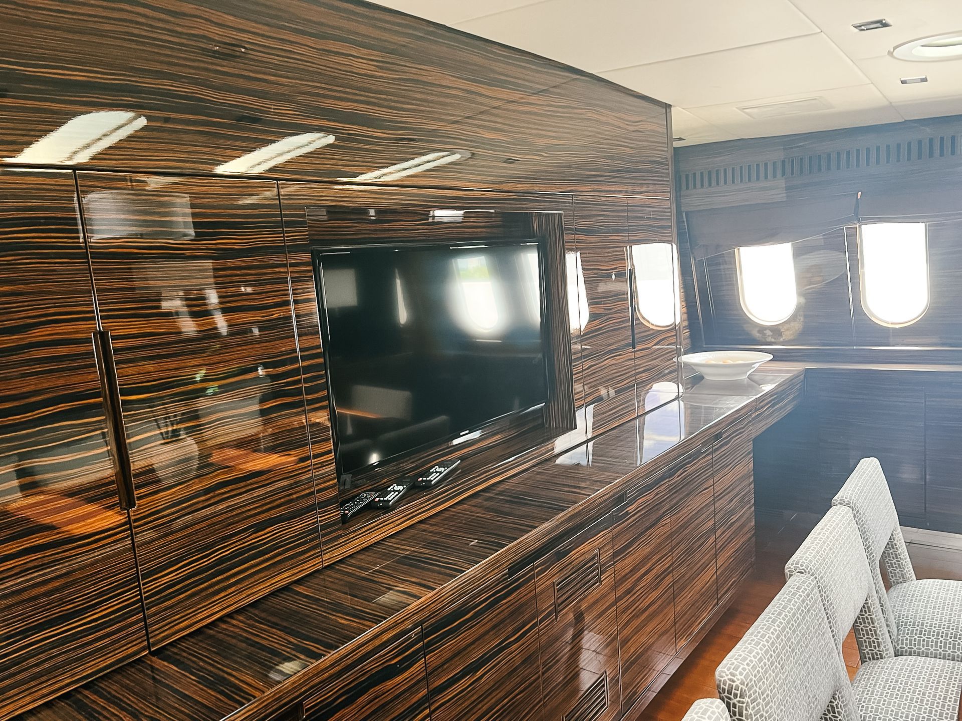 A living room with a flat screen tv on the wall.