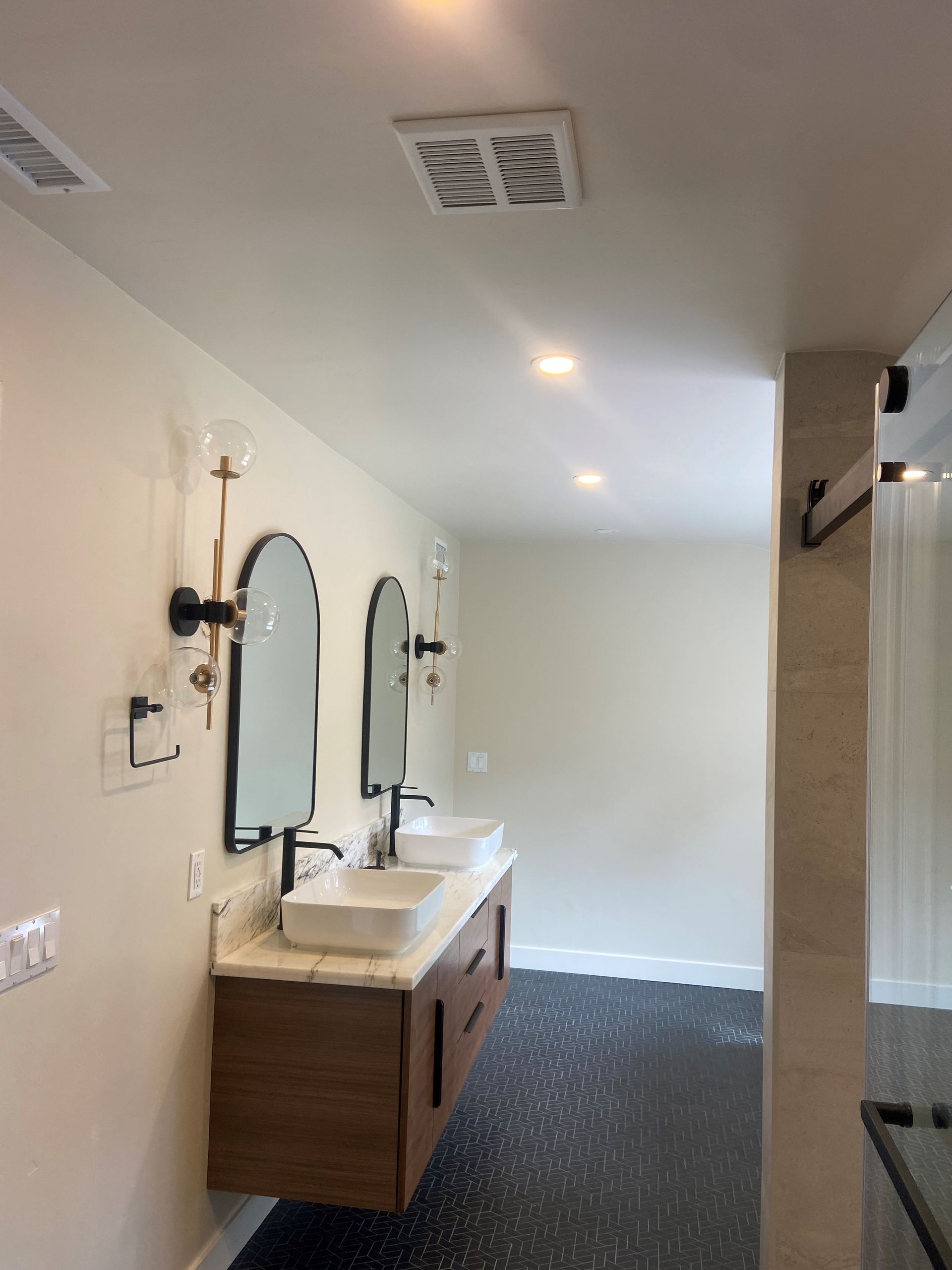 A bathroom with two sinks and two mirrors