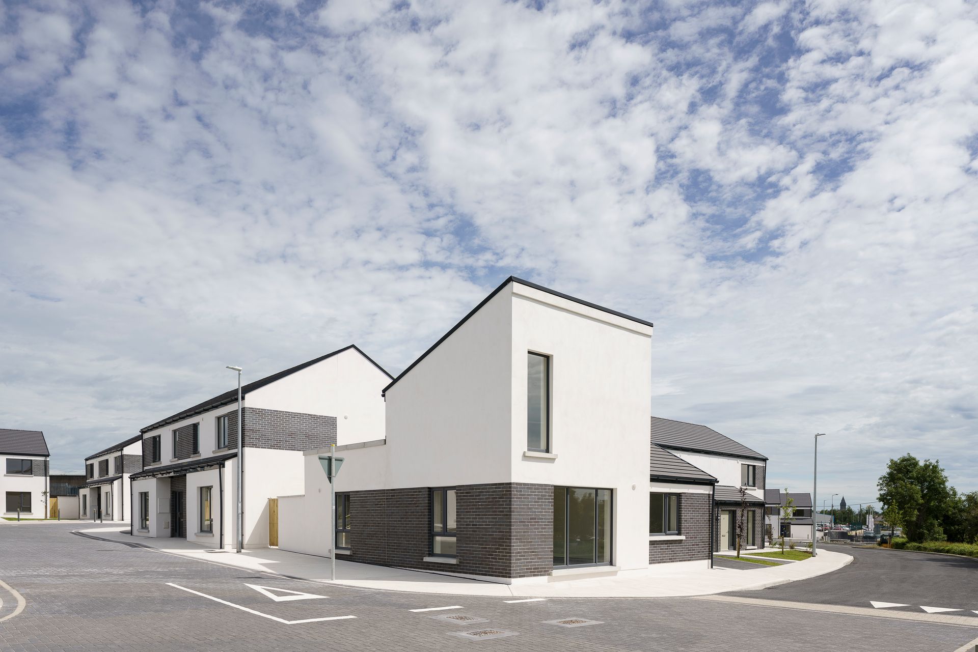A group of houses are sitting next to each other on a sunny day.