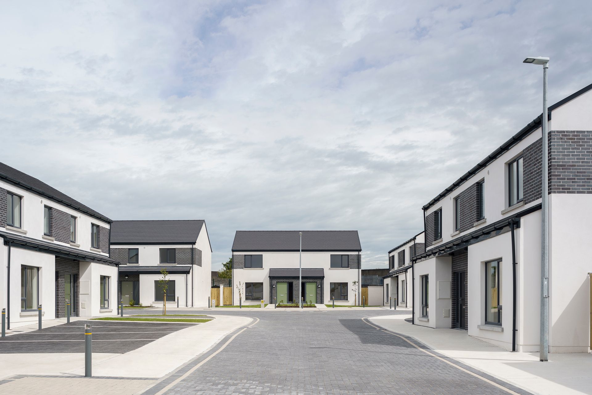 A row of houses are lined up next to each other in a residential area.