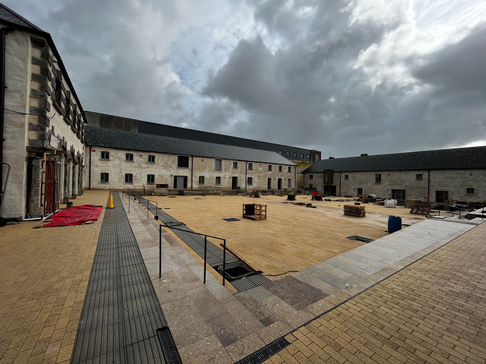 A large building with a large courtyard in front of it
