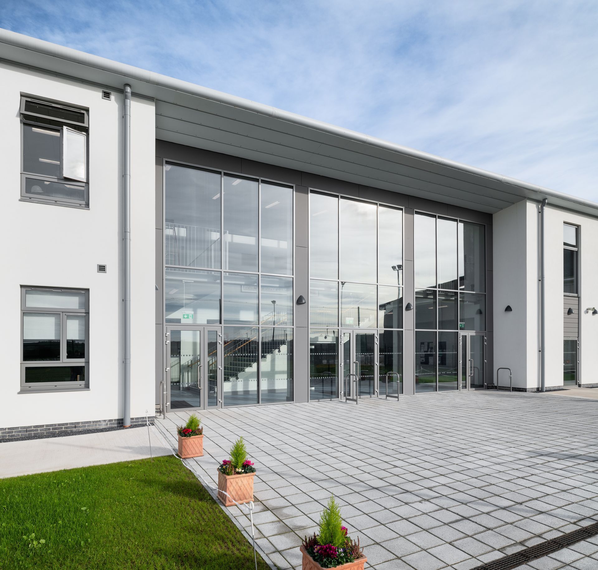 A large white building with a lot of windows