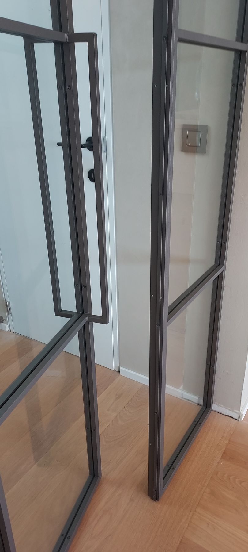 Porte vitrée en métal