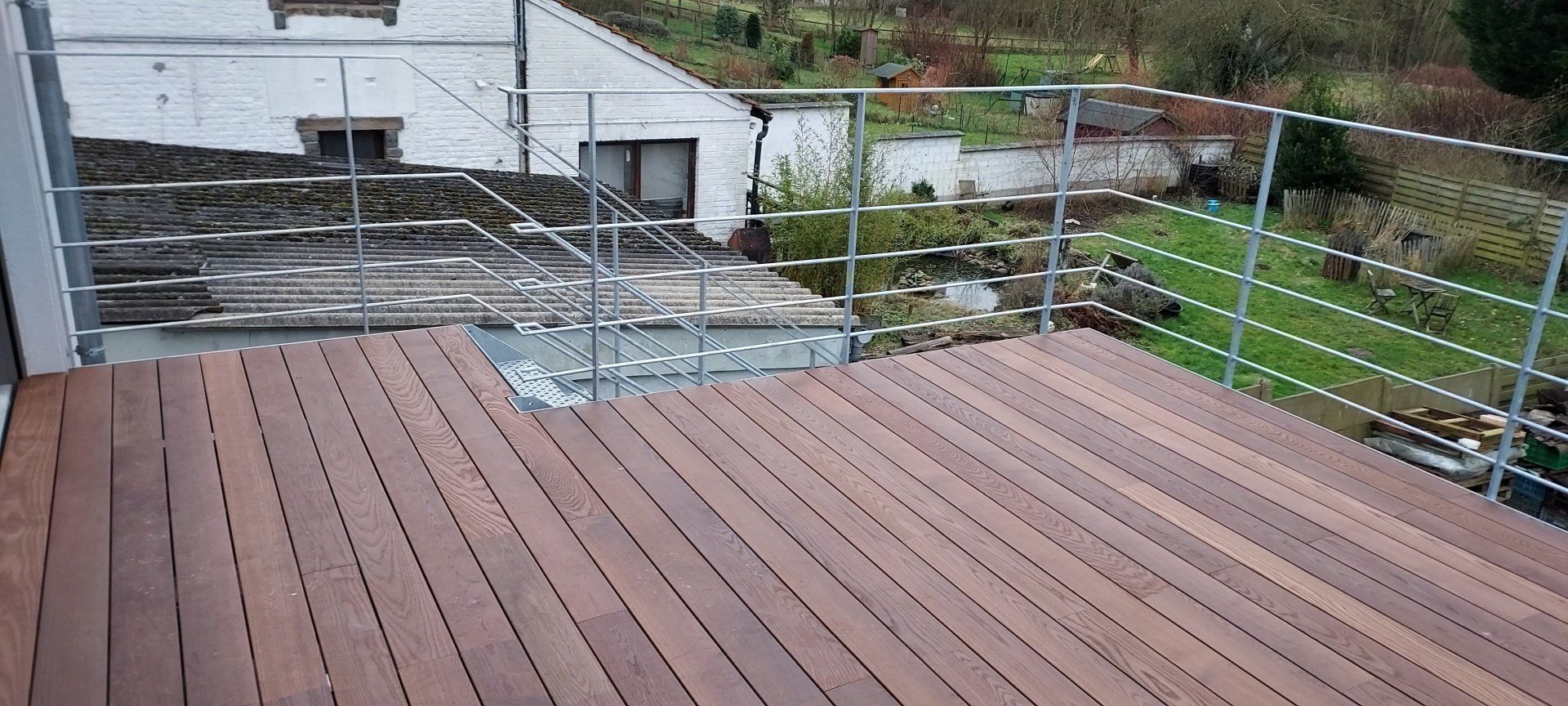 terrasse en metal et bois