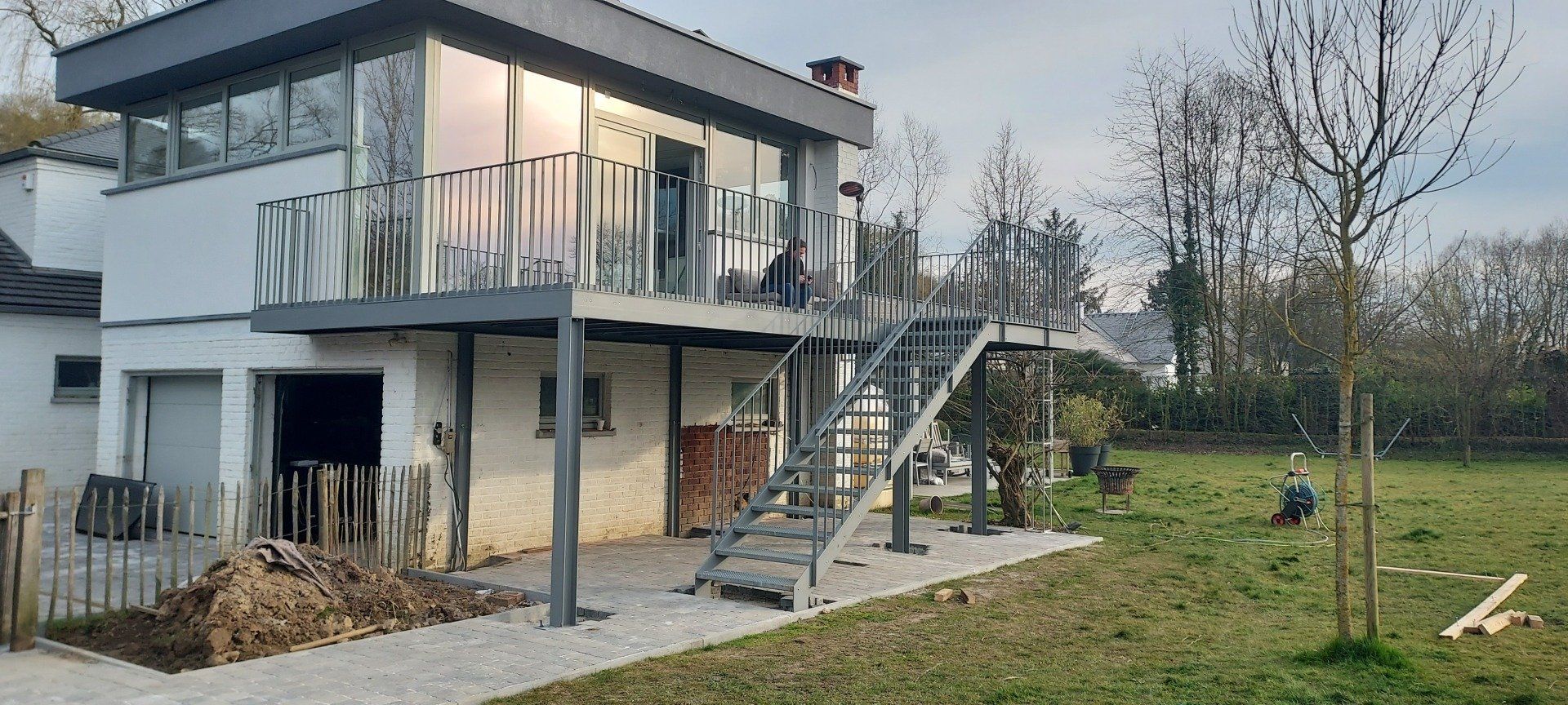 terrasse en metal et bois