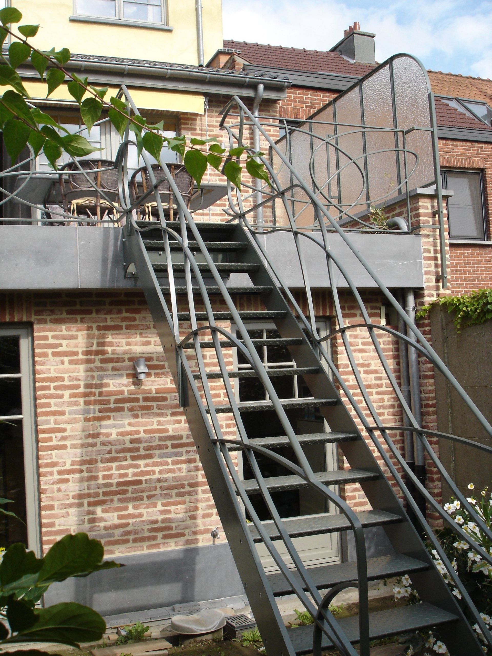 Escalier exterieur rampe en fer forgé