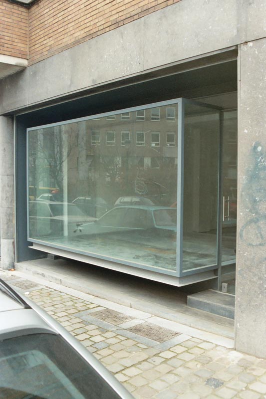 Vitrine métallique d'un magasin