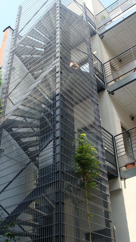 Cage d'escalier exterieure métallique