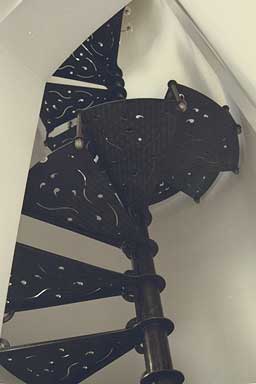 Escalier circulaire en tole ajourée