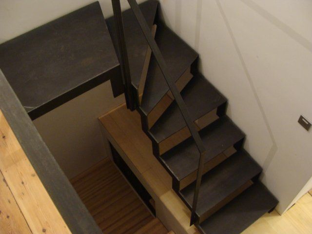 Escalier limon et marches en tole acier