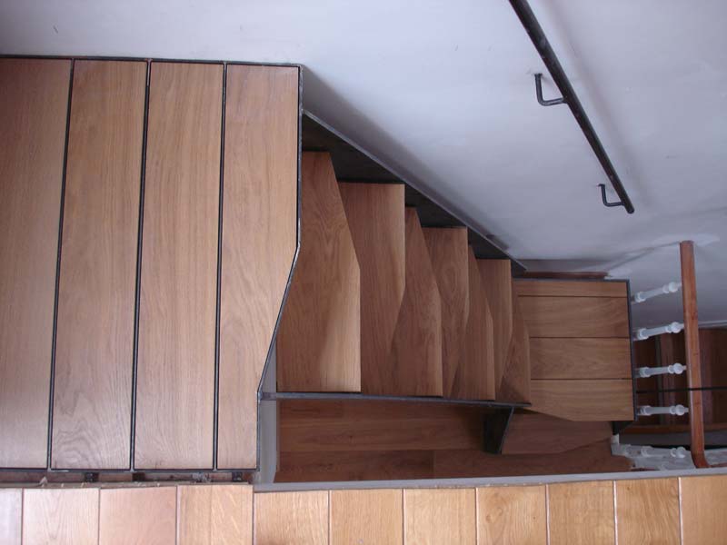 Escalier meunier métallique avec marches en bois