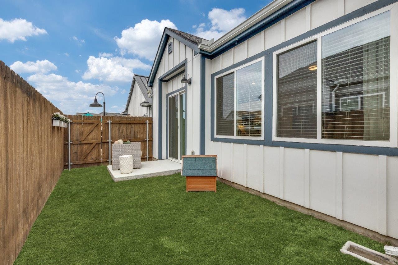 There is a dog house in the backyard.