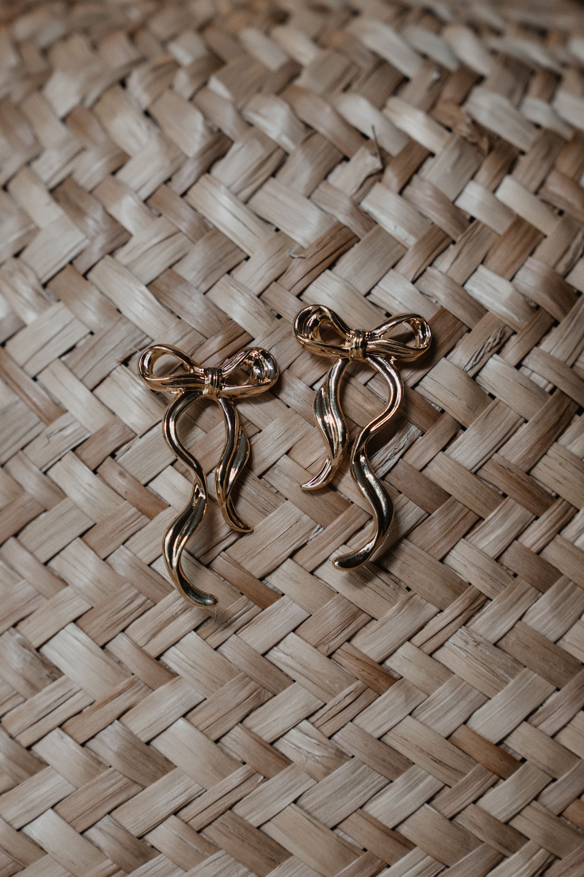 Elenor grote strikjes oorbel