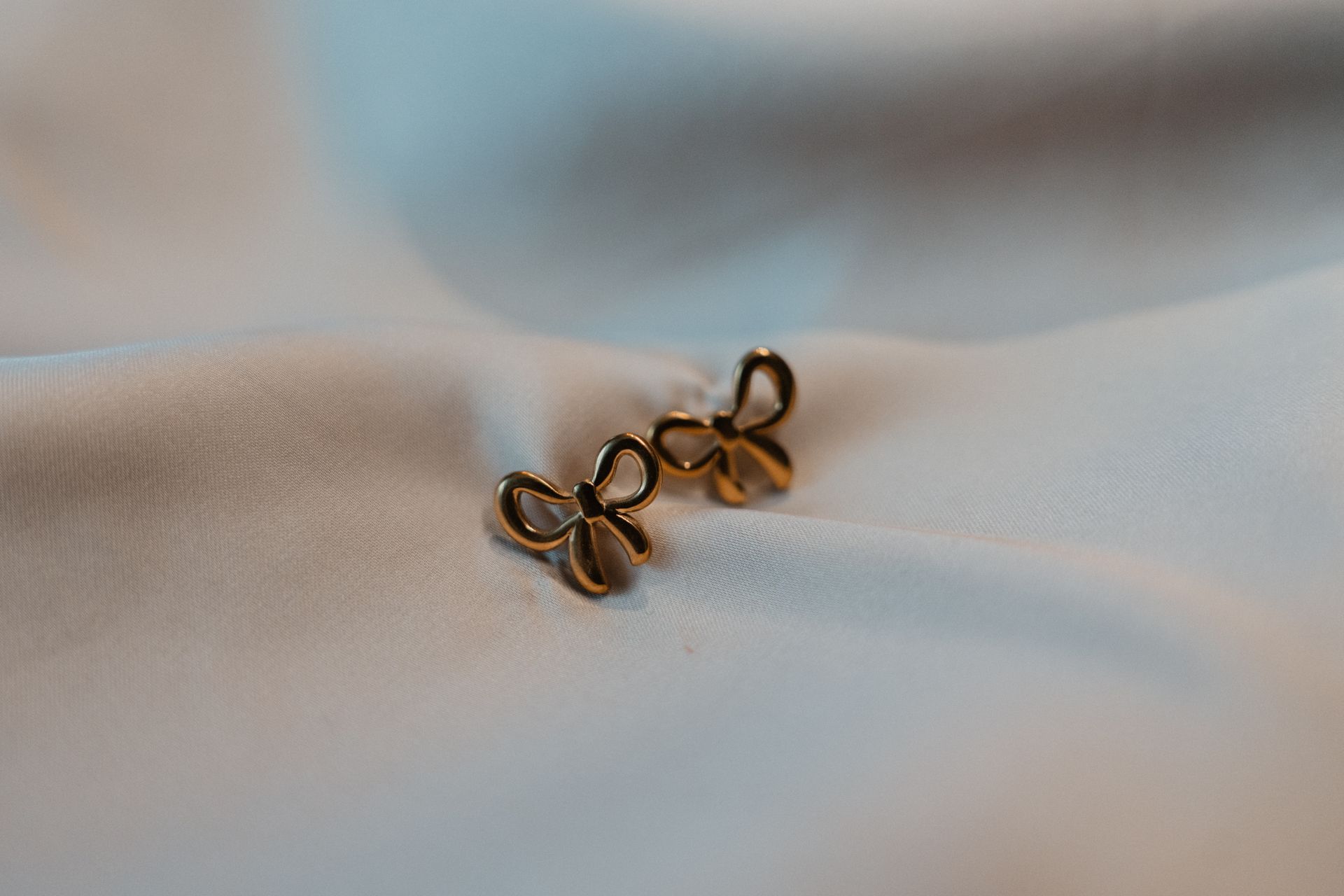 Novia strikjes oorbel