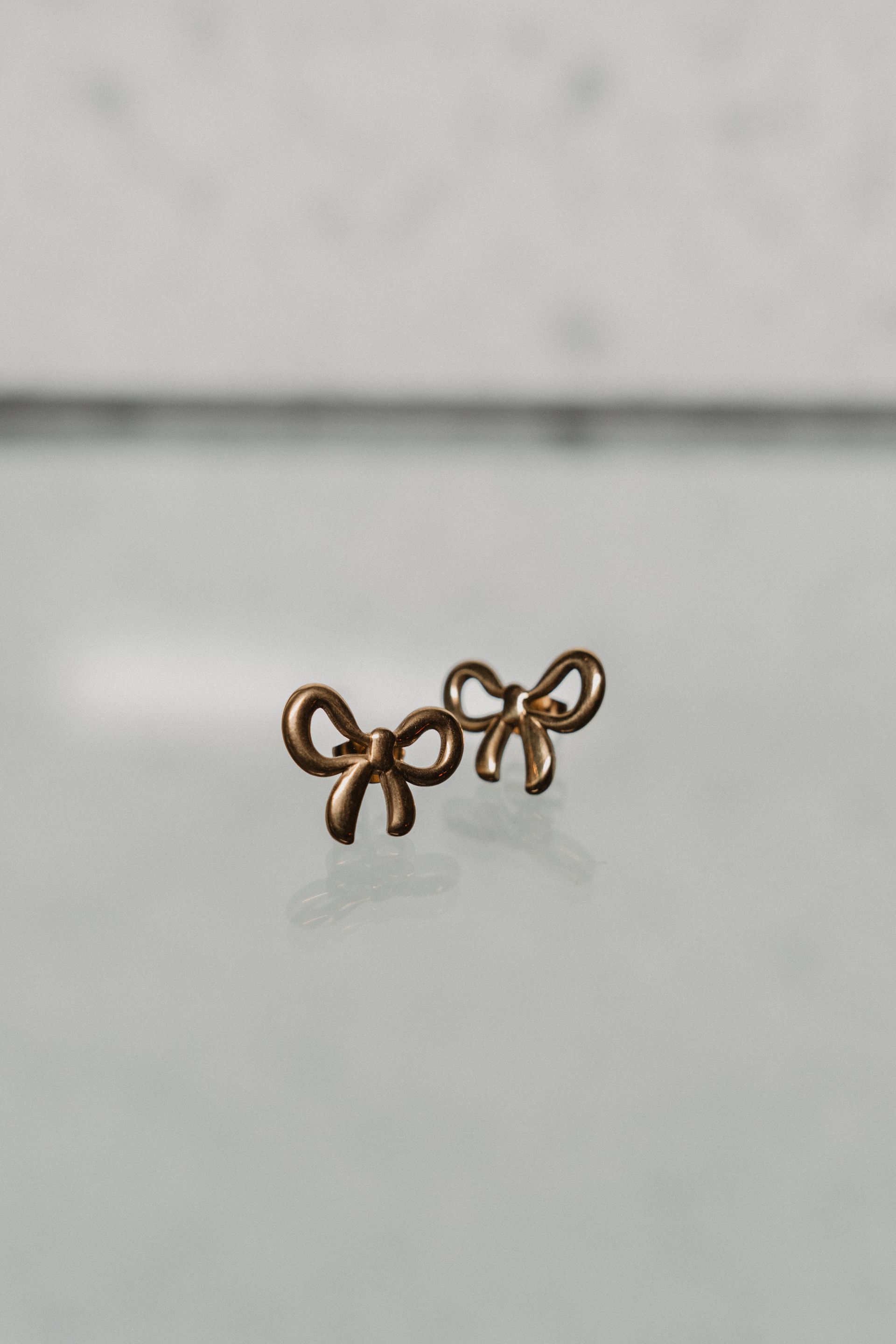 Novia strikjes oorbel