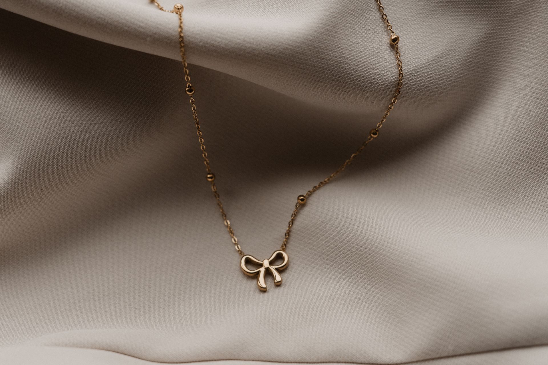 Novia strikjes ketting