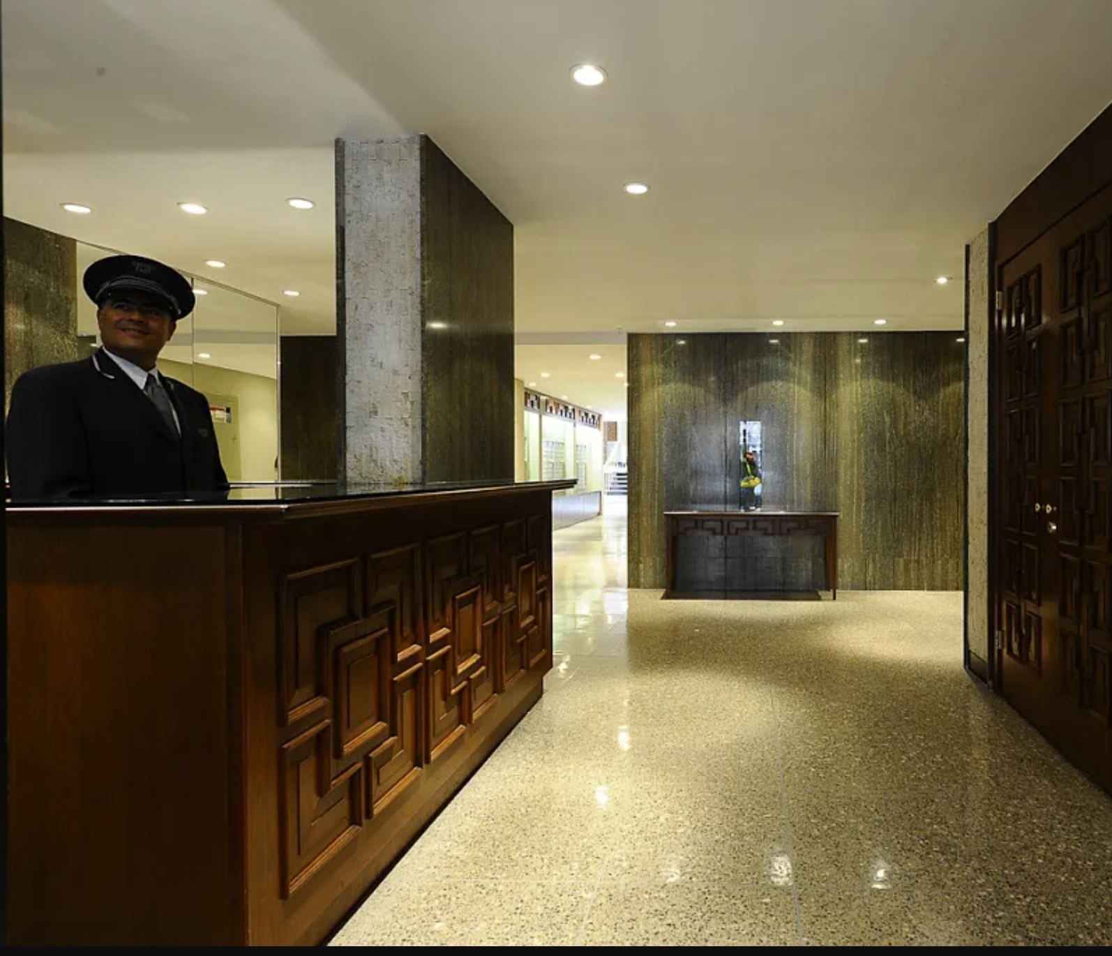 Lobby Entrance 333 E 49th Street New York, NY 10017