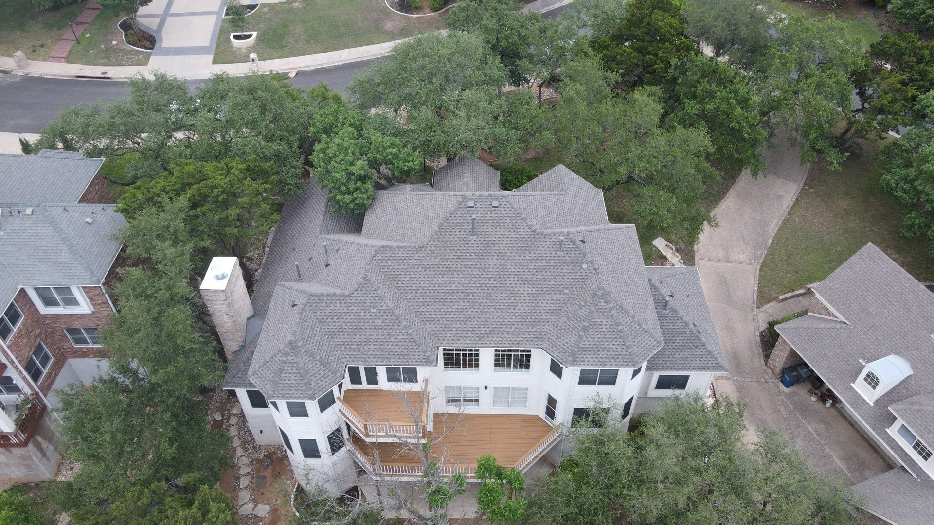 A beautiful shingle roof on a home in Round Rock, Texas installed by Birdcreek Roofing