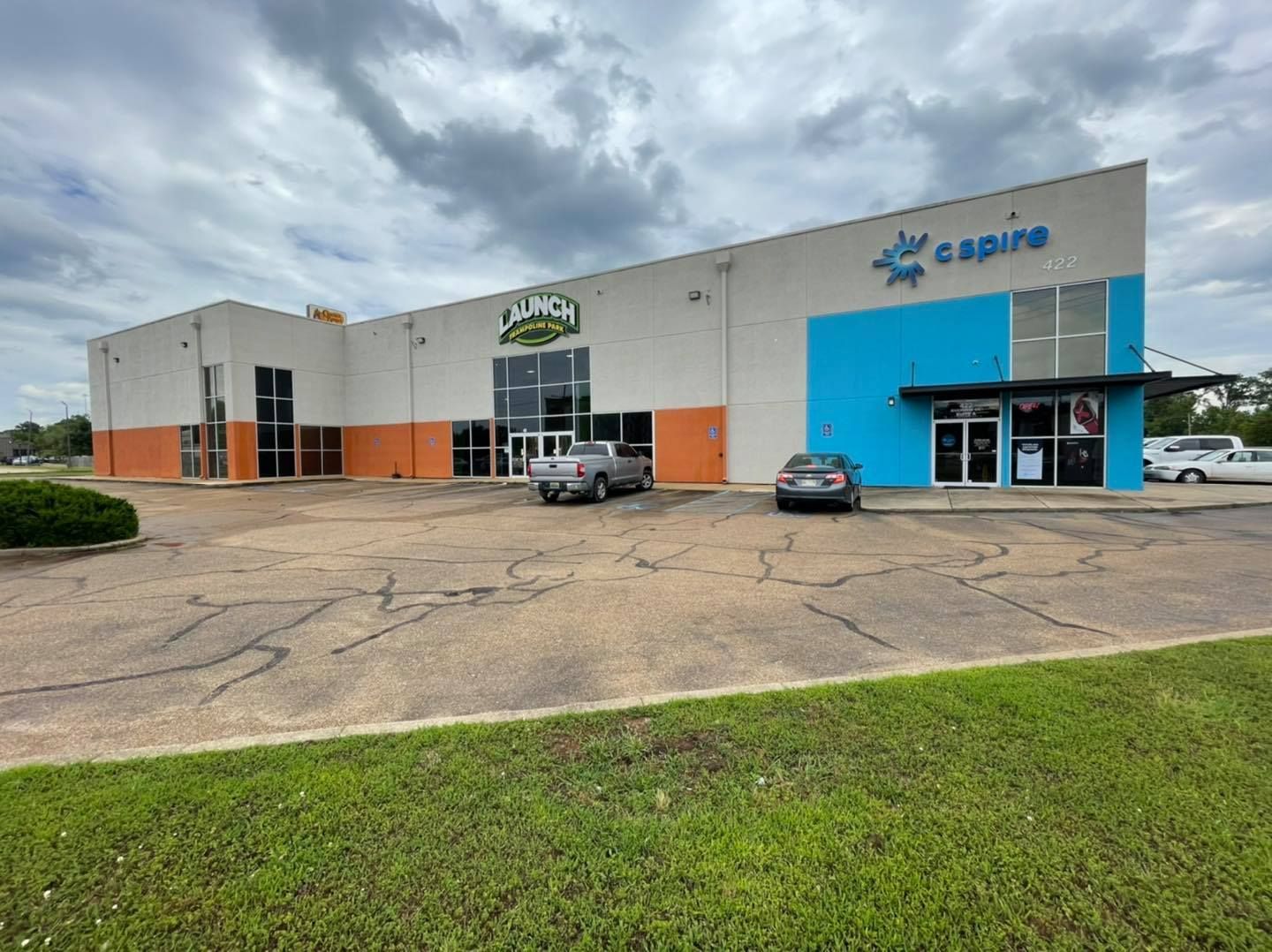 A large building with cars parked in front of it.