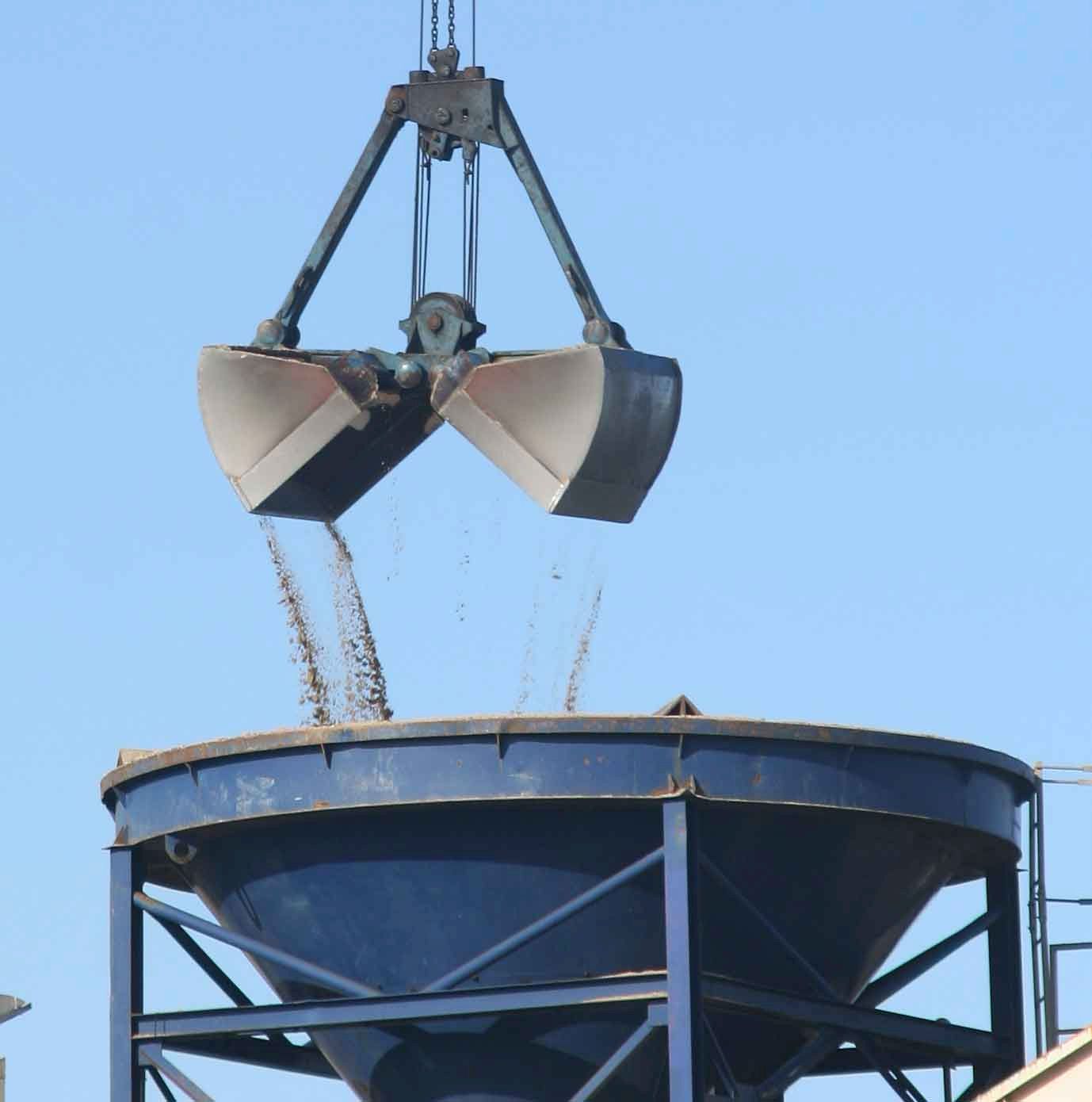 clamshell bucket and liners