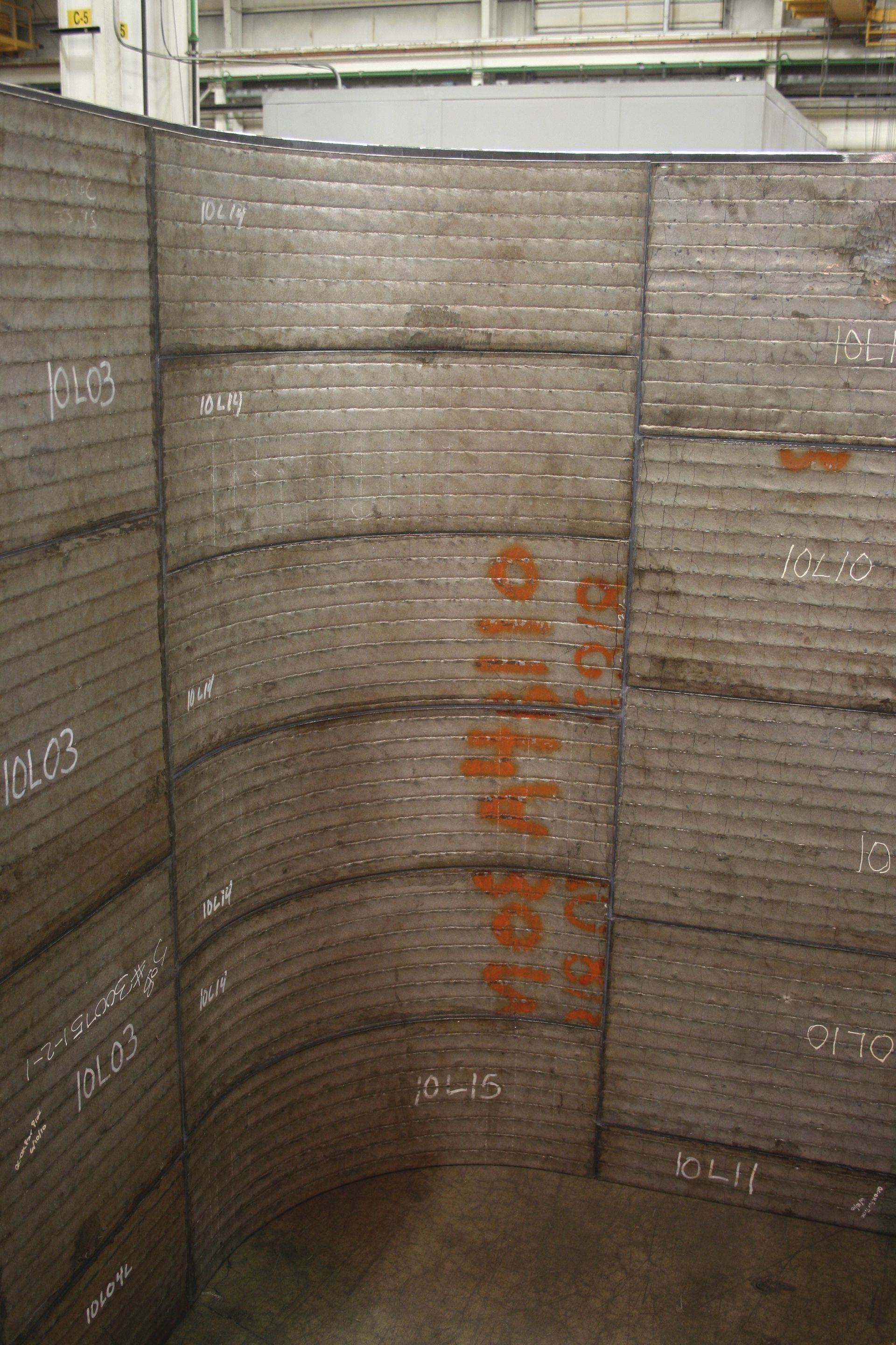 blast furnace material transfer chute with chromoium carbide overlay plate liners