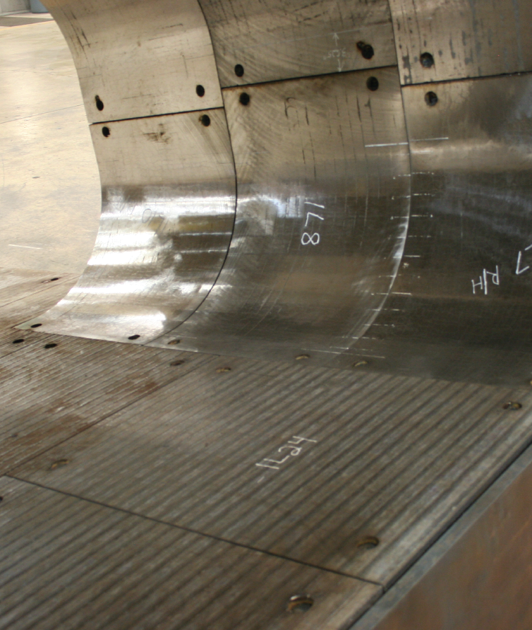 Chute designed to eliminate material sticking and material hang-up