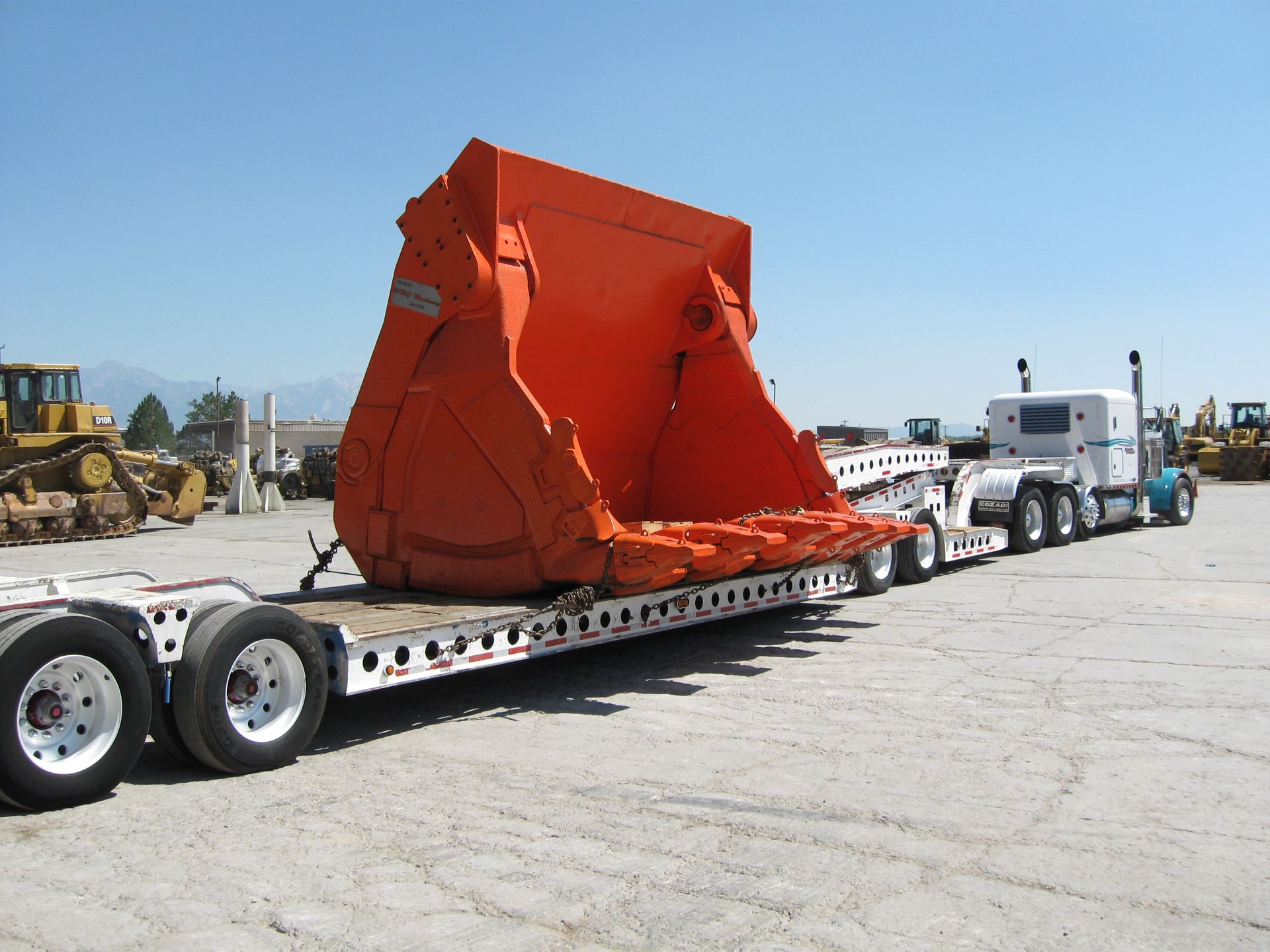 Shovel bucket wear resistant liners