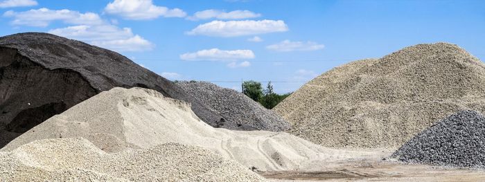 A pile of gravel is sitting on top of a pile of dirt.