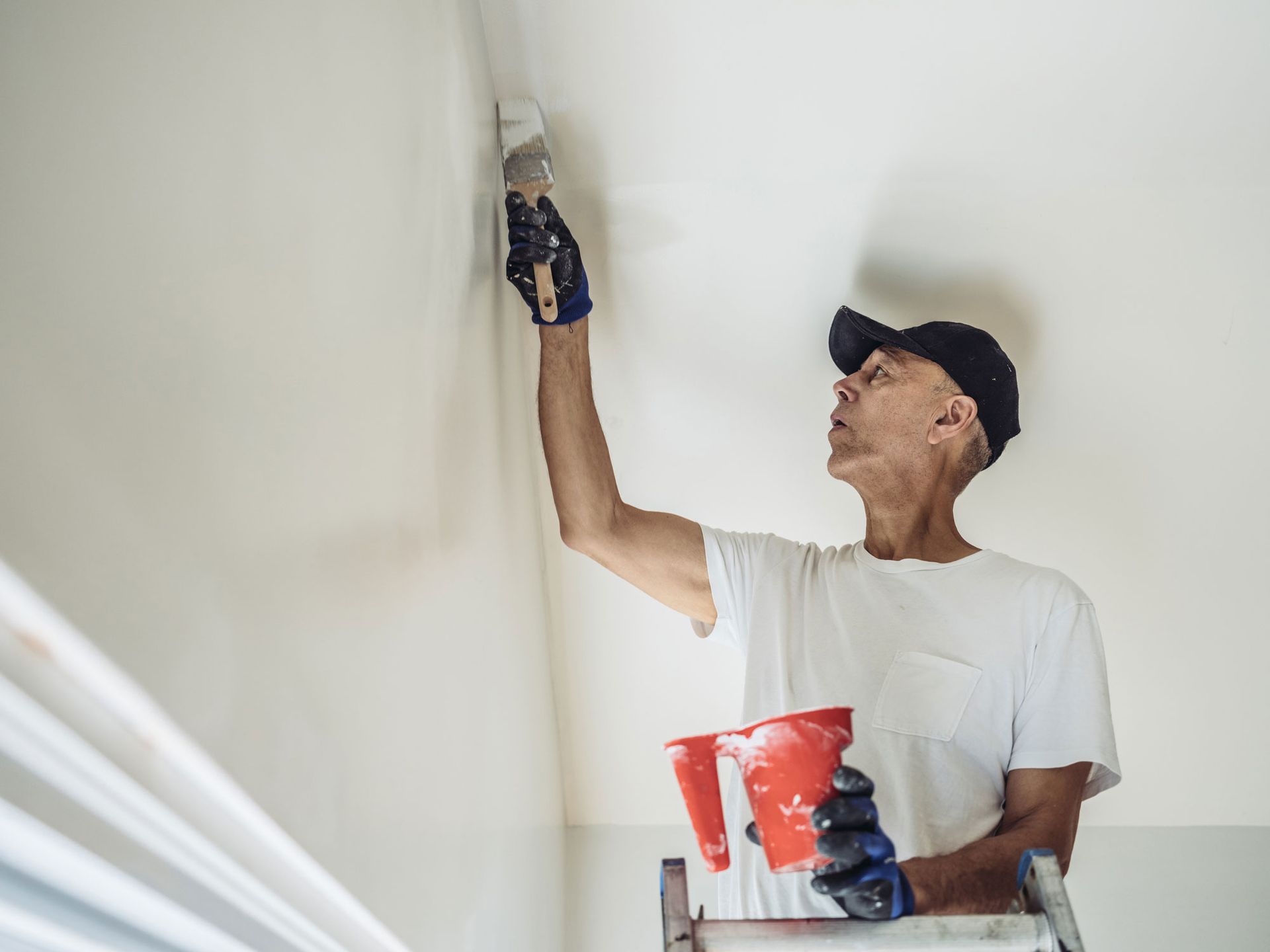 Man Working | Inner Grove Heights, MN | Mach 1 Painting & Taping LLC