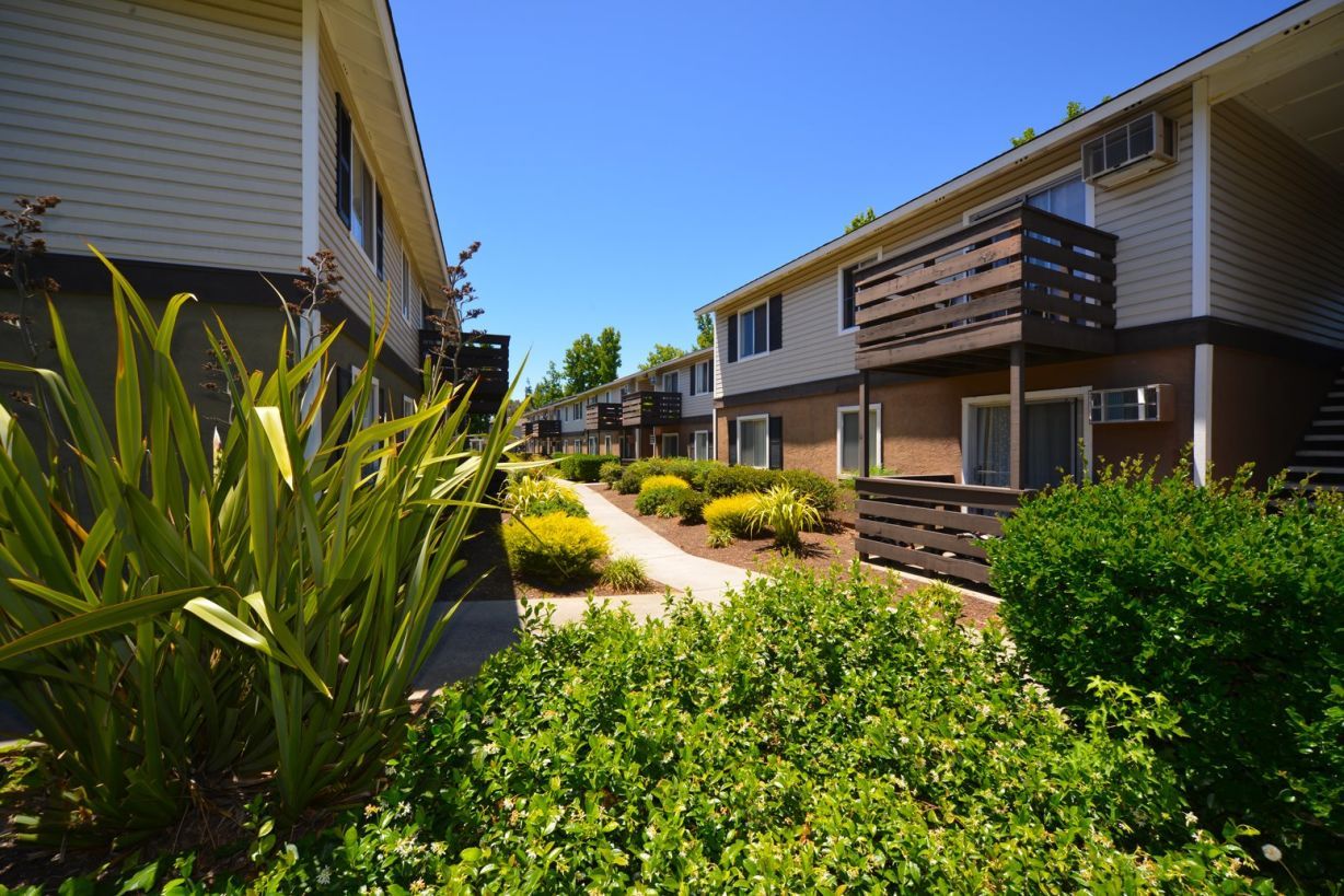 Home Clayton Crossing Concord, CA