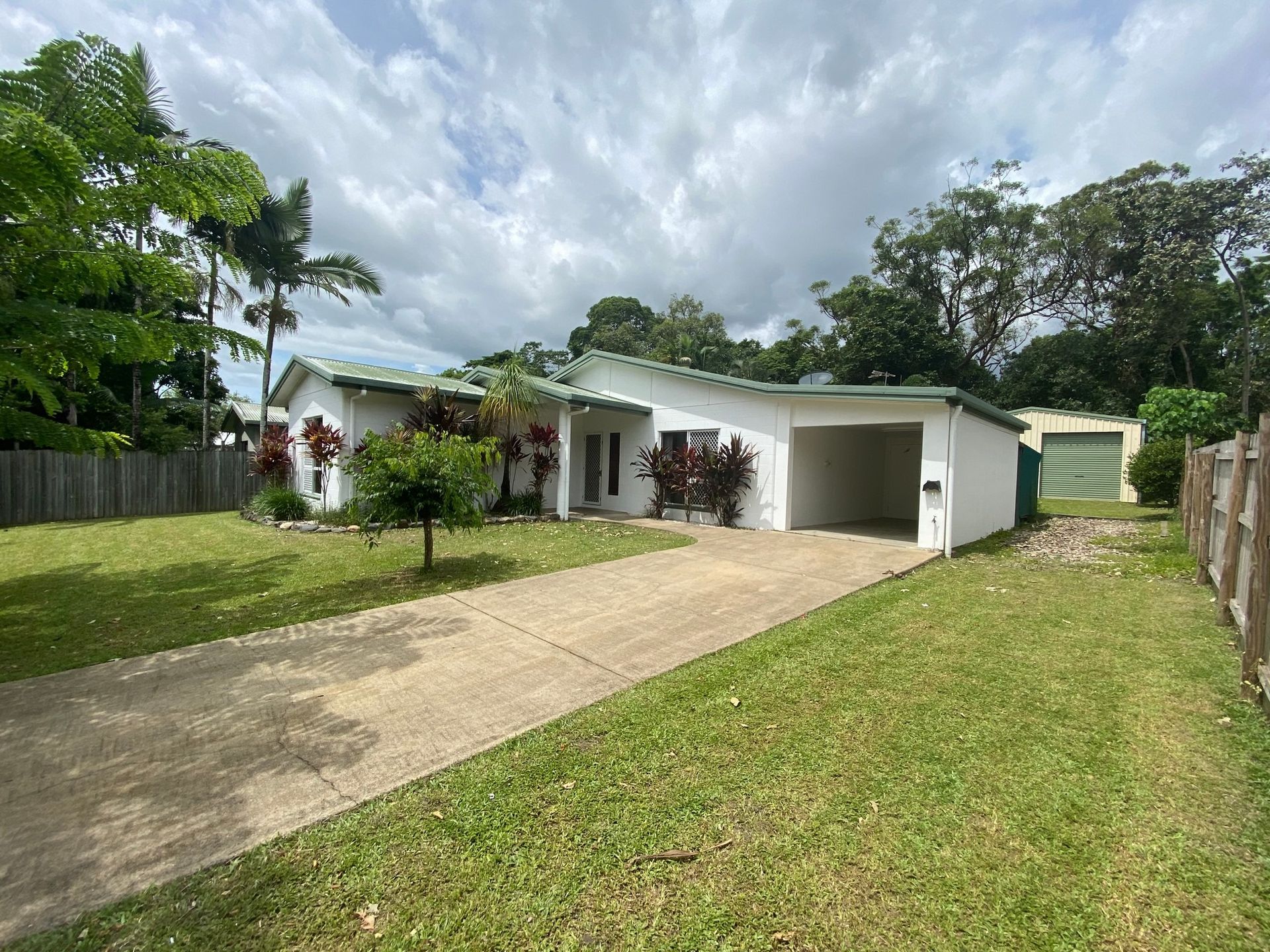White House With a Green Roof