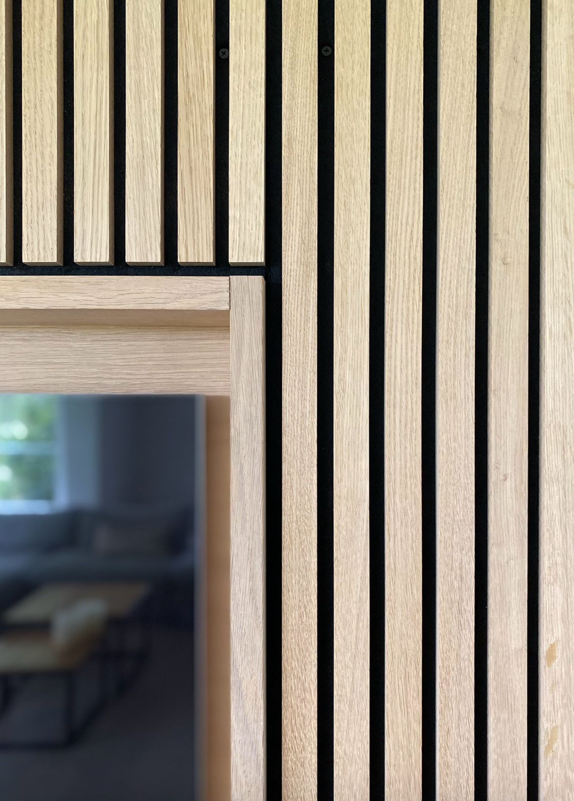 Detail tv dressoir met akoestische achterwand | Villa18 Interieurs