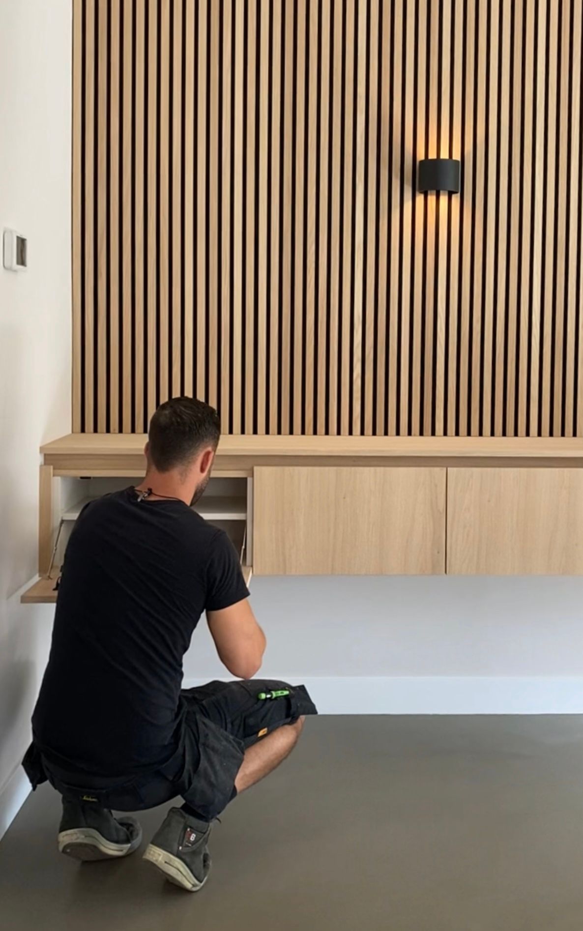 Dressoir met akoestische achterwand | Villa18 Interieurs