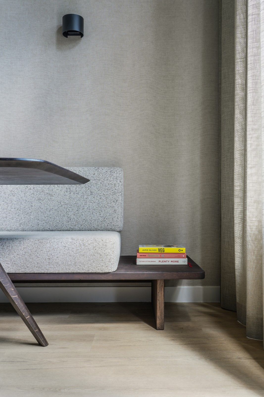 Eetbank keuken eiken benedenwoning Utrecht | Villa18 Interieurs