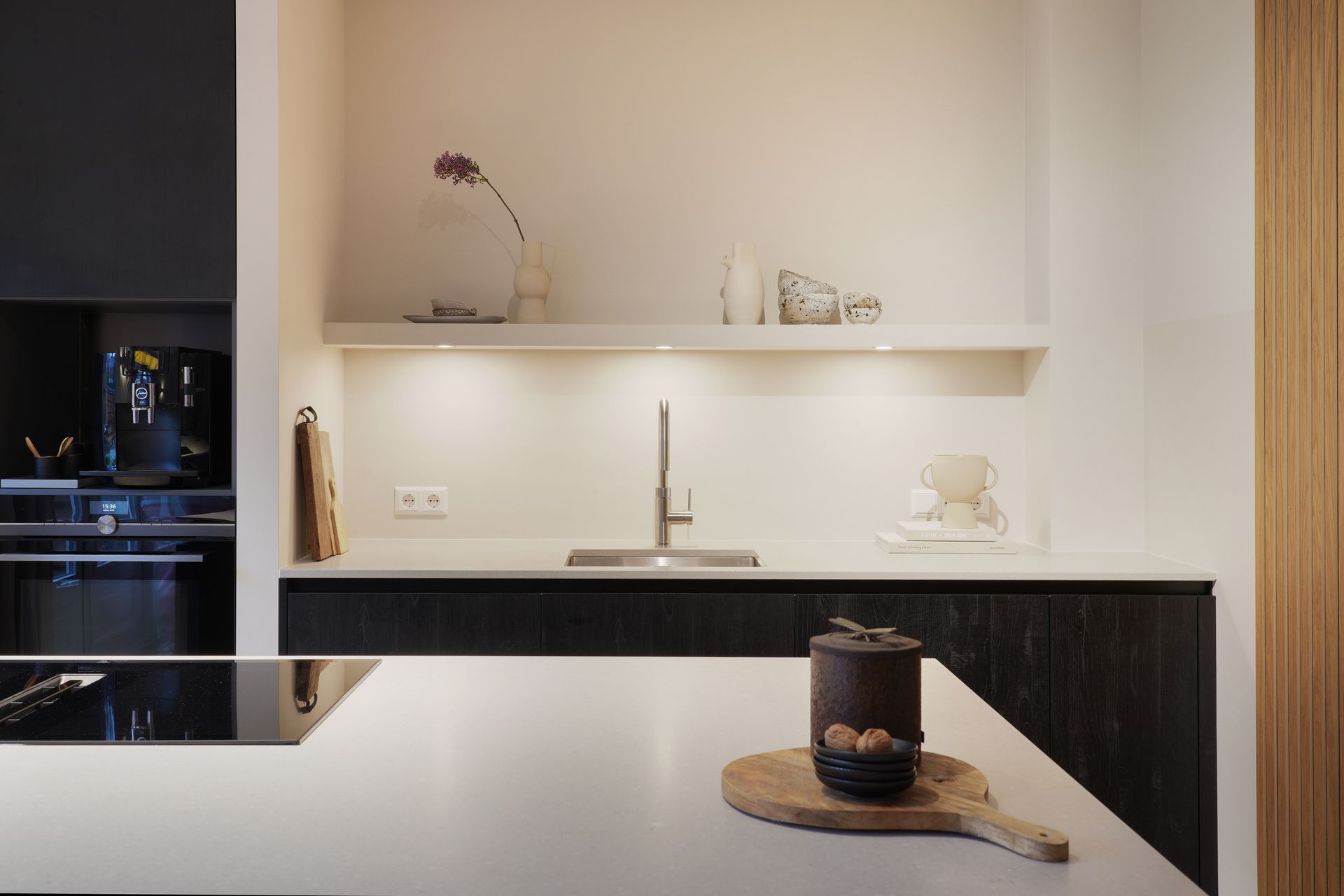 Jaren 30 woning Zeist zwarte keuken