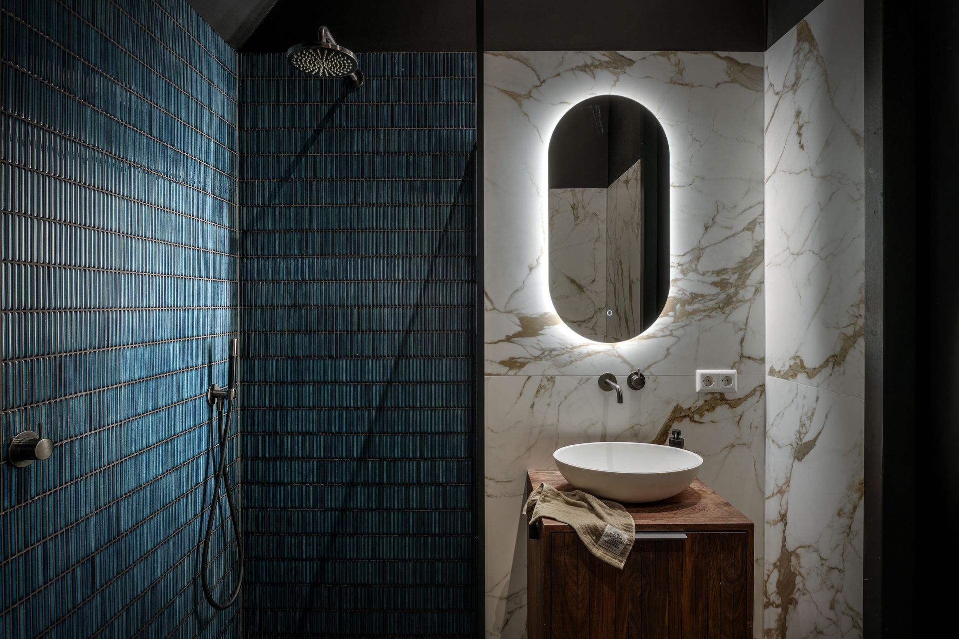 Loft in oude school badkamer tegel | Villa18 Interieurs