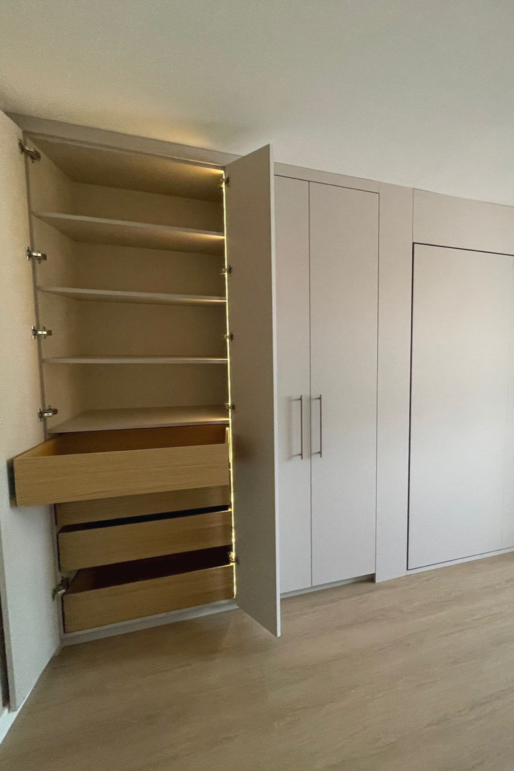 interieur maatwerk kledingkast | Villa18 Interieurs